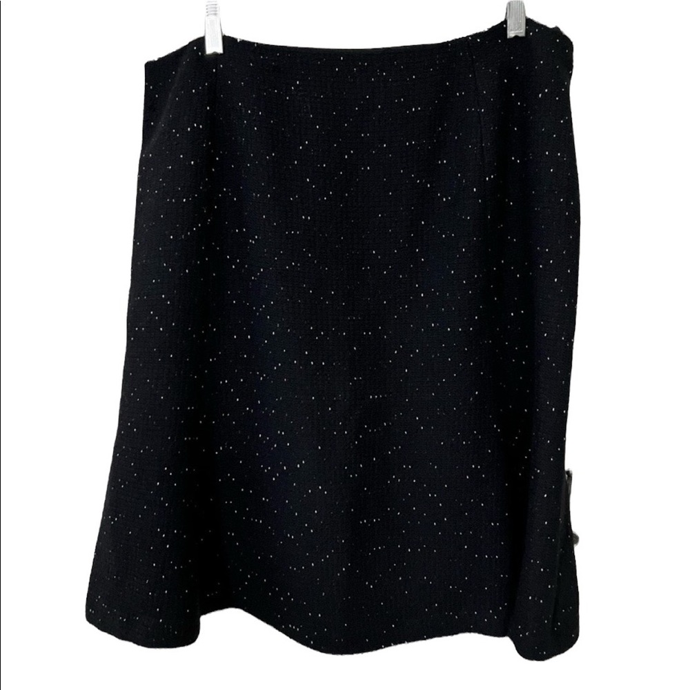 Ann Taylor Fit and Flare Boucle skirt Black and White (EY)